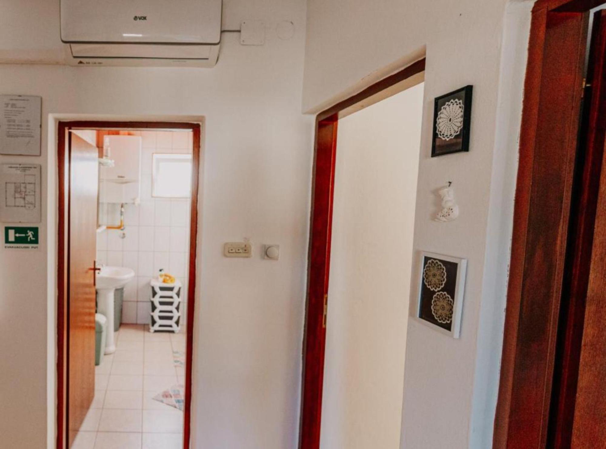 Apartmani Tea I Toni Gradiste Exterior foto