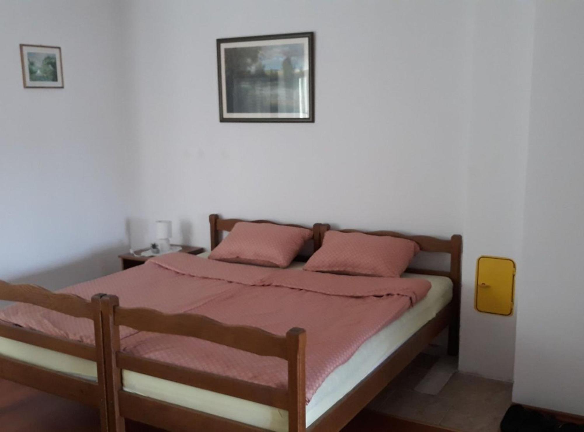 Apartmani Tea I Toni Gradiste Exterior foto