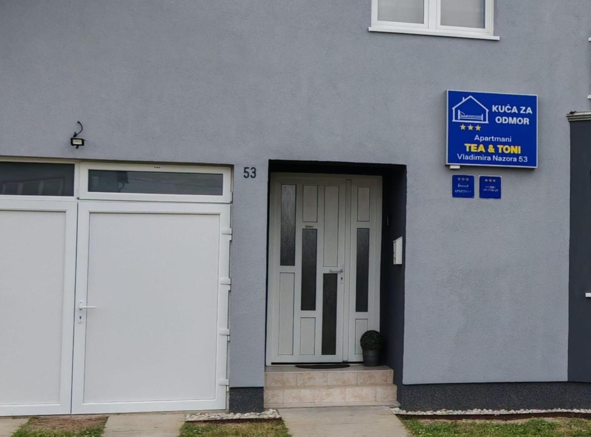 Apartmani Tea I Toni Gradiste Exterior foto